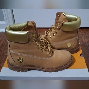 TIMBERLAND WOMEN'S HERITAGE 6 '' INCH WATERPROOF BOOT WHEAT NUBUCK W GOLD